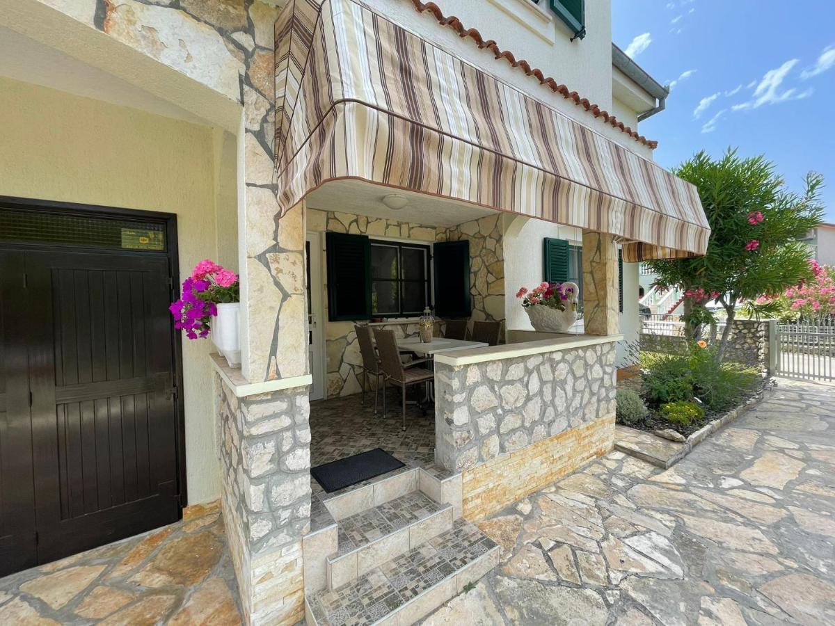 Apartman Veronika Vrsi Exterior photo