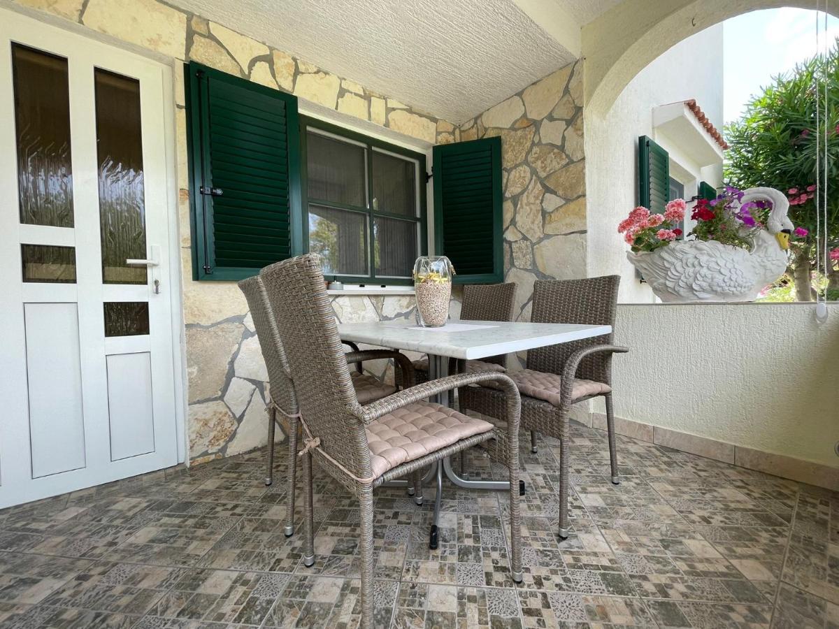 Apartman Veronika Vrsi Exterior photo